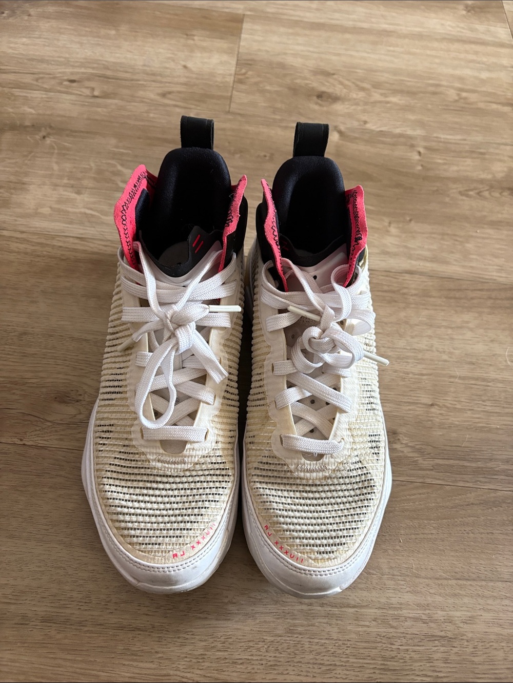 EUC Air Jordan shoes- Size 6Y